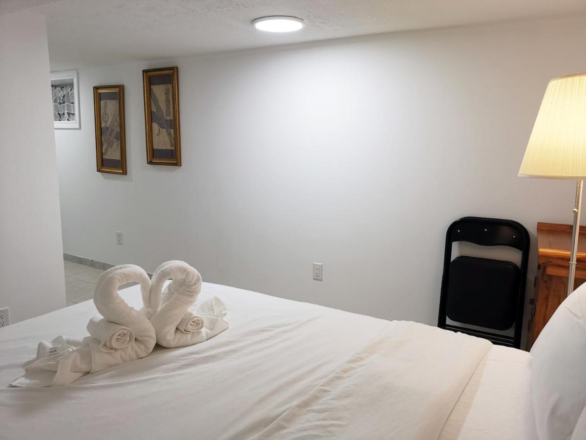 טורונטו Tidy Private Rooms With Full Kitchen מראה חיצוני תמונה